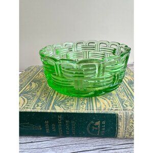 L.E. Smith Apple Green Wicker Pattern Glass Bowl – 1930s Depression Glass